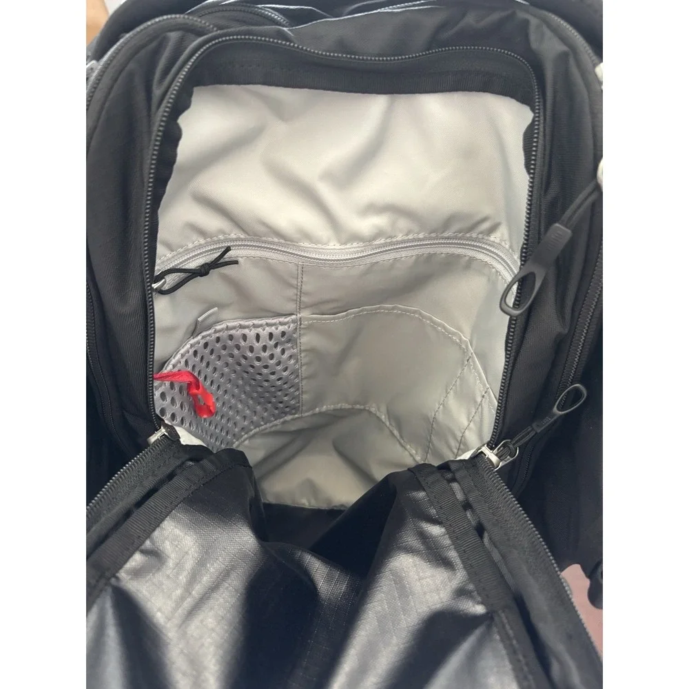 Osprey Sojourn Porter 30L Travel Backpack Carry On Black NWT
